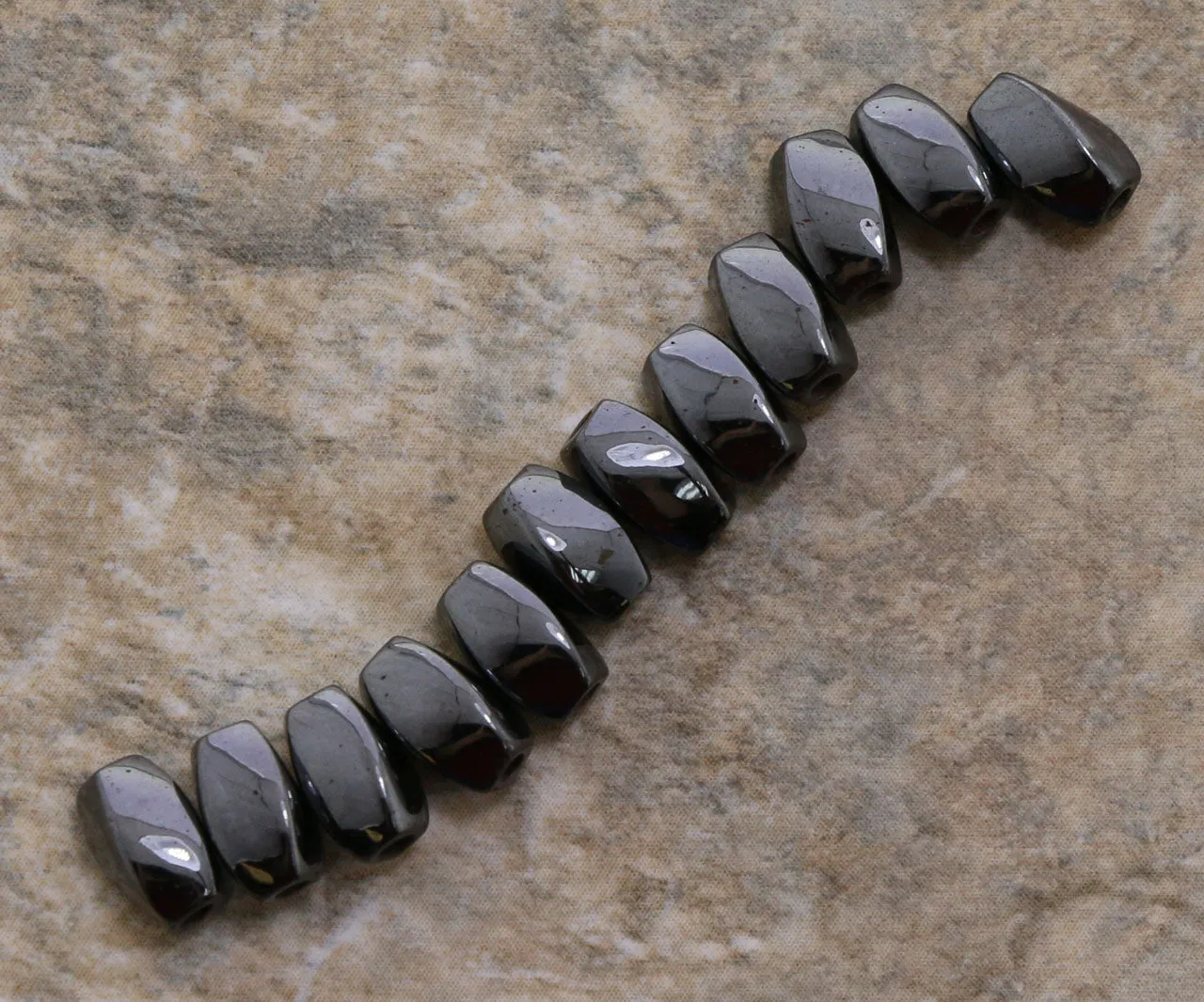 4X7mm Magnetic Hematite Twist Mh21