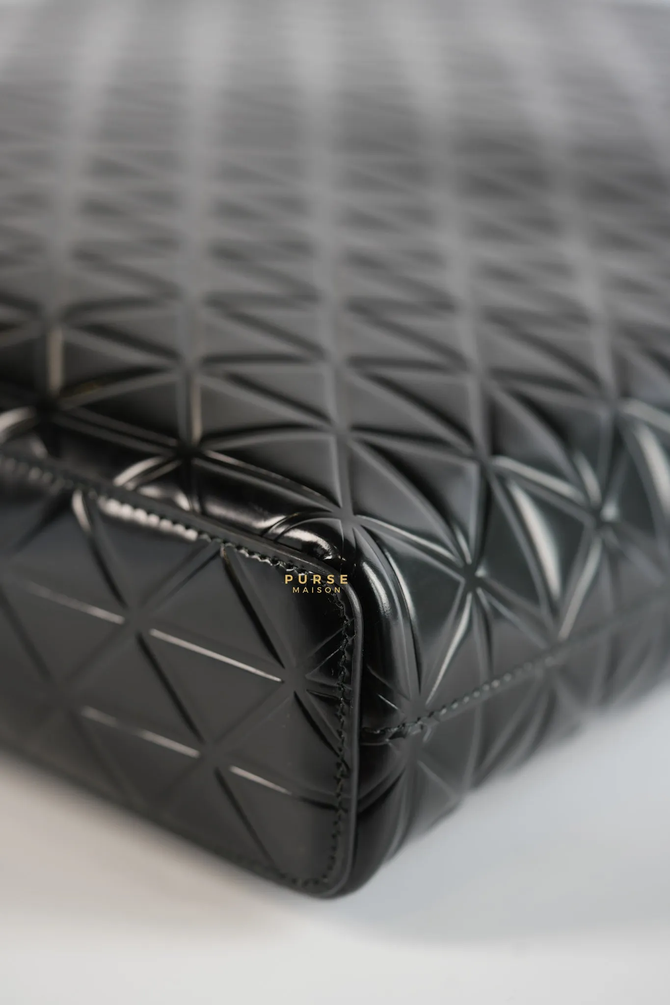 Black Embossed-Printed Shopping Bag with Detachable Water Bottle