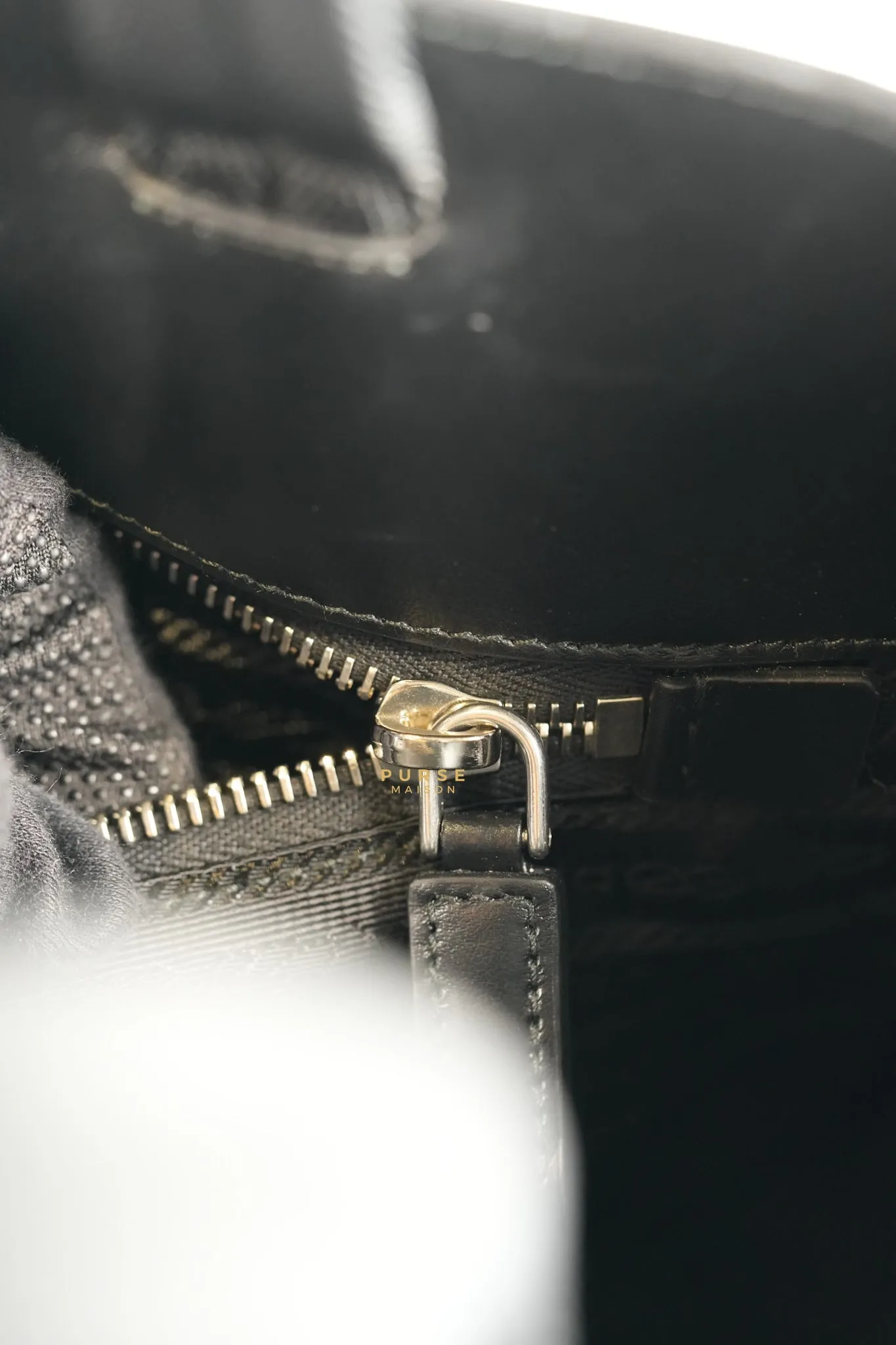 Black Embossed-Printed Shopping Bag with Detachable Water Bottle