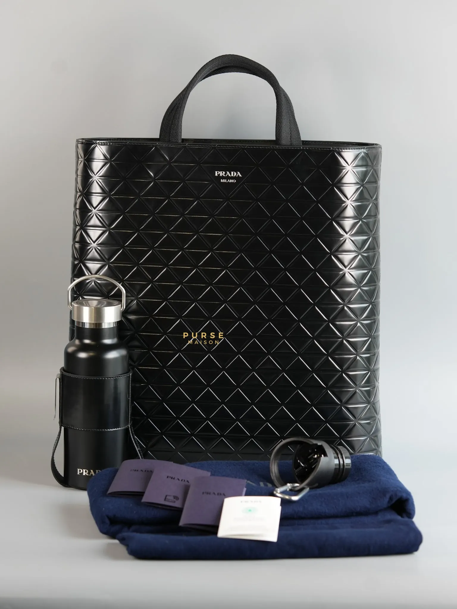 Black Embossed-Printed Shopping Bag with Detachable Water Bottle