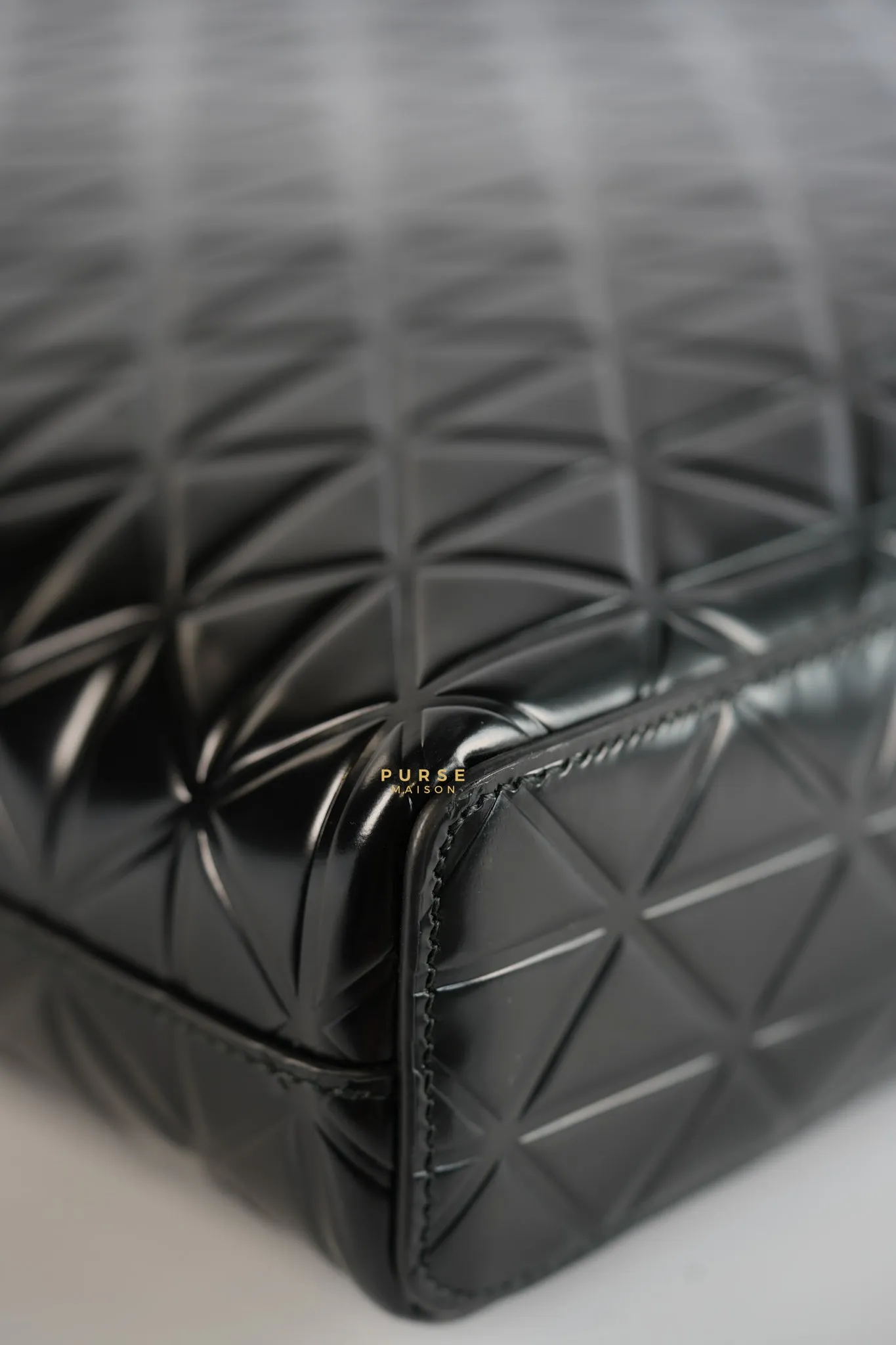 Black Embossed-Printed Shopping Bag with Detachable Water Bottle