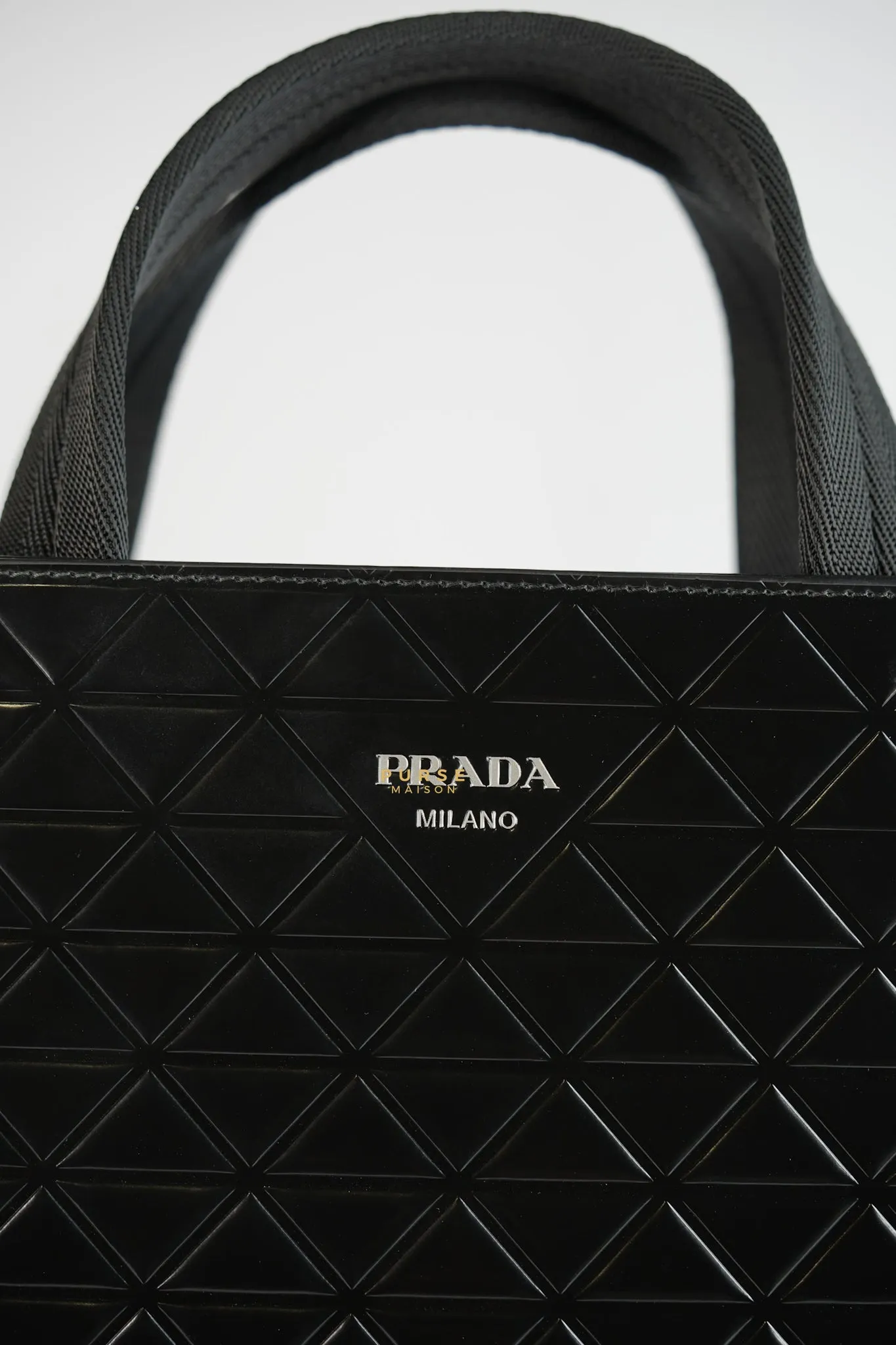 Black Embossed-Printed Shopping Bag with Detachable Water Bottle