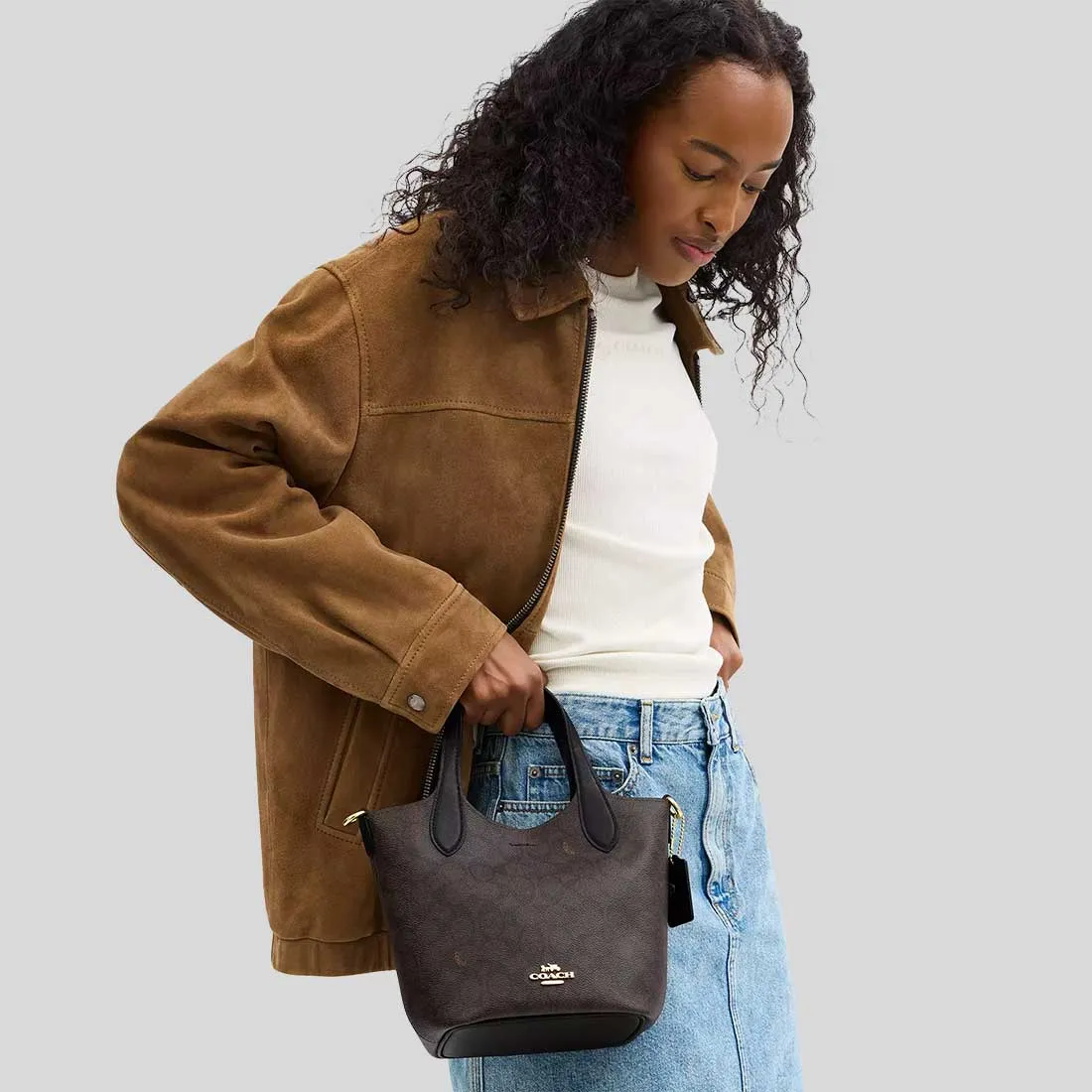 COACH Hanna Bucket Bag In Signature Canvas Walnut/Black RB-CAF16