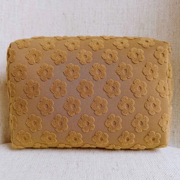 Embossed Daisy Cosmetic Case – Cute & Functional Pouch with Gold Zipper Detail