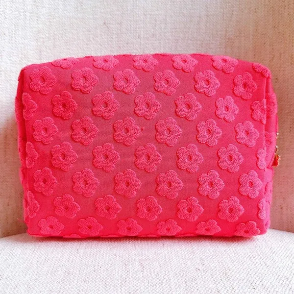 Embossed Daisy Cosmetic Case – Cute & Functional Pouch with Gold Zipper Detail