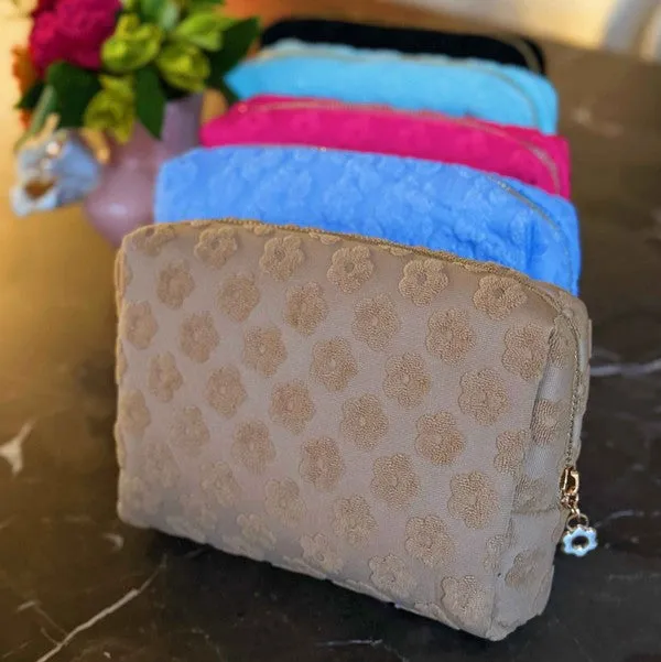 Embossed Daisy Cosmetic Case – Cute & Functional Pouch with Gold Zipper Detail