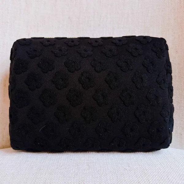 Embossed Daisy Cosmetic Case – Cute & Functional Pouch with Gold Zipper Detail