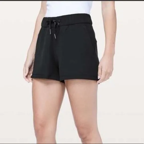 Lululemon On The Fly Short Woven 2.5&quot; Black Sz 4