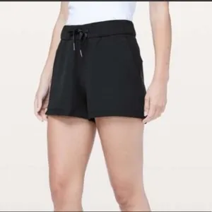 Lululemon On The Fly Short Woven 2.5&quot; Black Sz 4