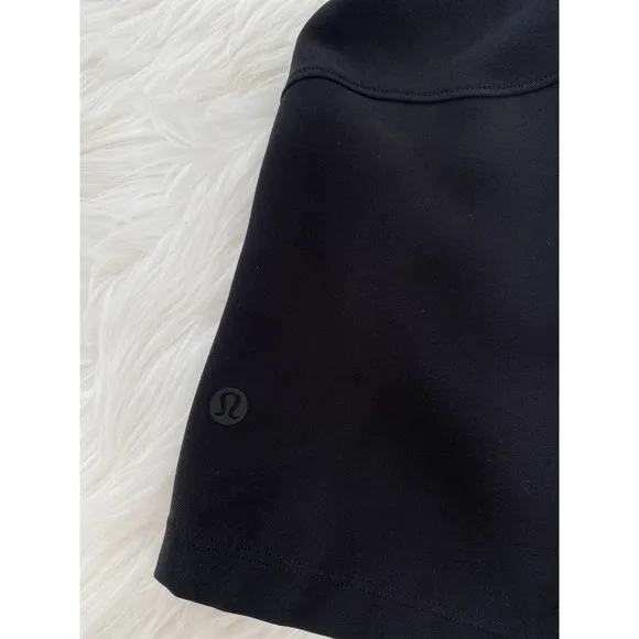 Lululemon On The Fly Short Woven 2.5&quot; Black Sz 4