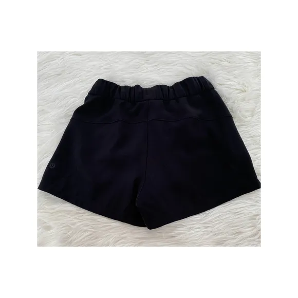Lululemon On The Fly Short Woven 2.5&quot; Black Sz 4