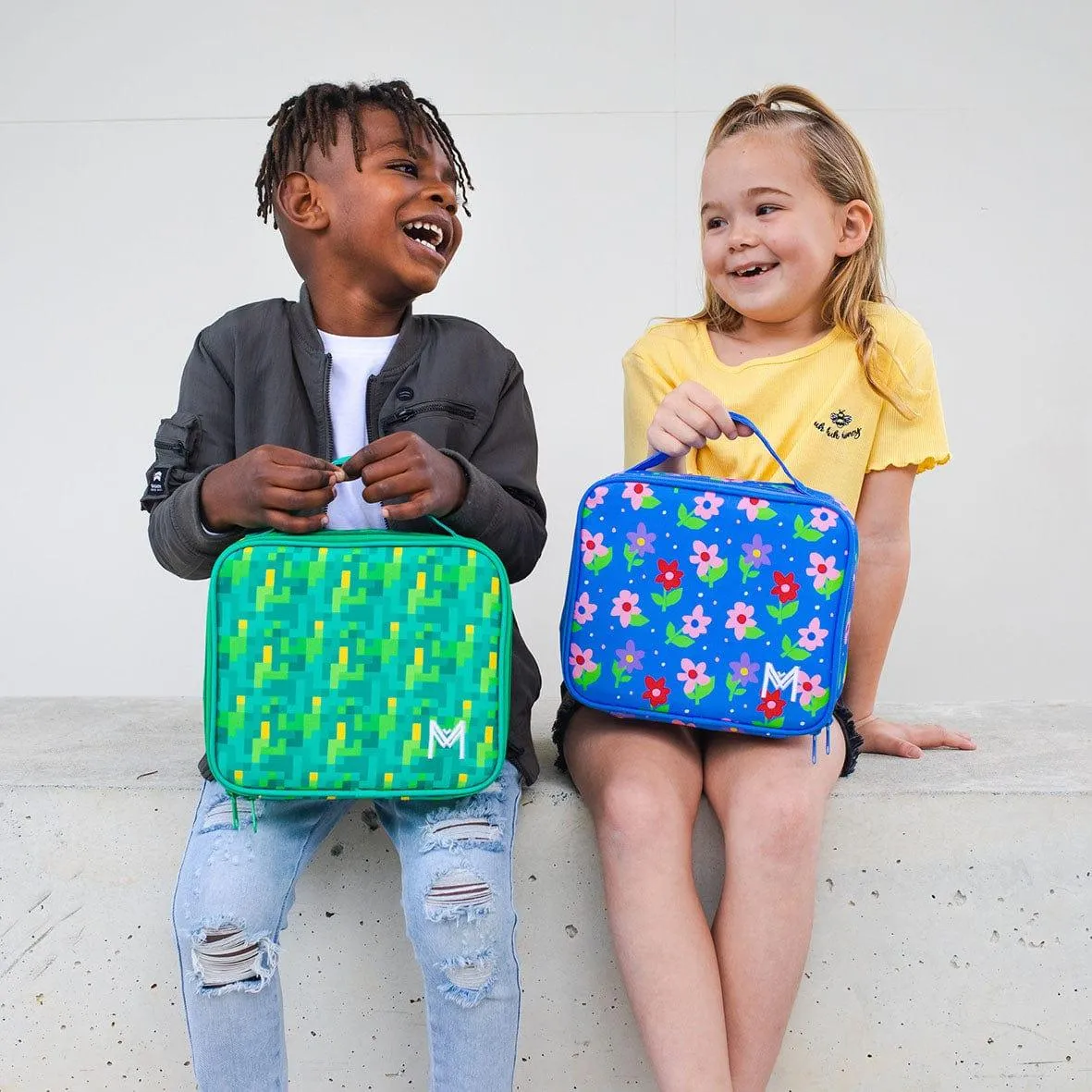 MONTII.CO Medium Insulated Lunch Bag - Pixels