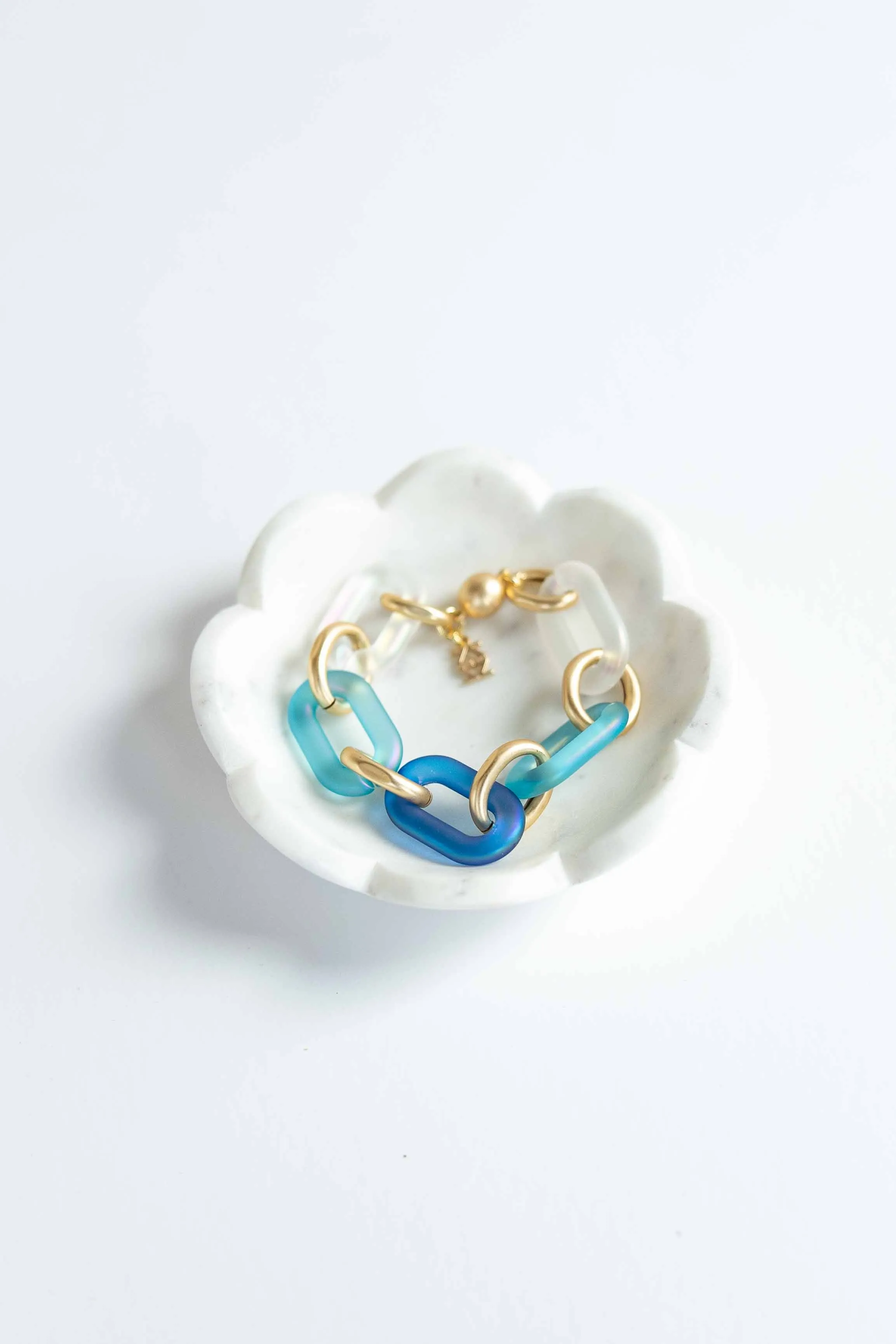 MULTI-COLOR RESIN OVAL LINKS BRACELET W/ MAG CLOSURE