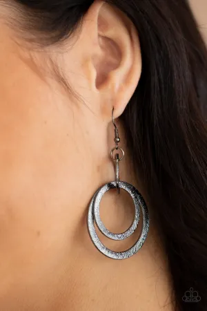 Paparazzi - Distractingly Dizzy - Black Earrings