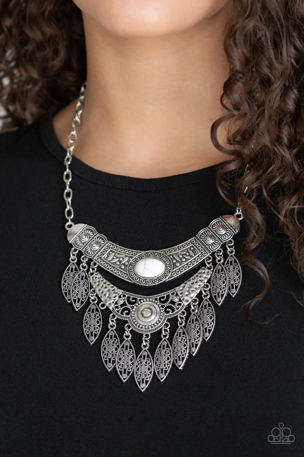 Paparazzi - Island Queen - White Necklace
