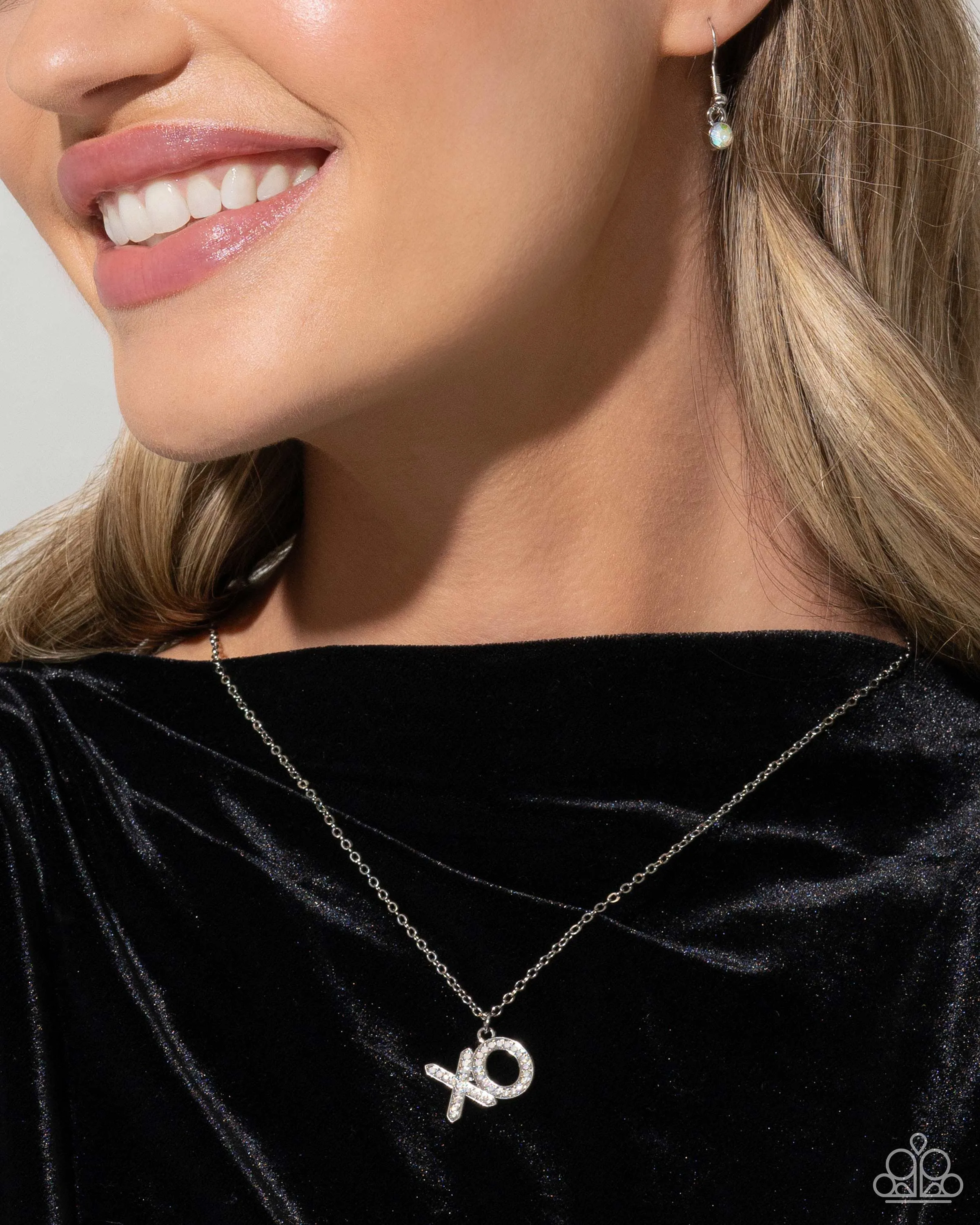 Paparazzi XO Showcase Necklace White