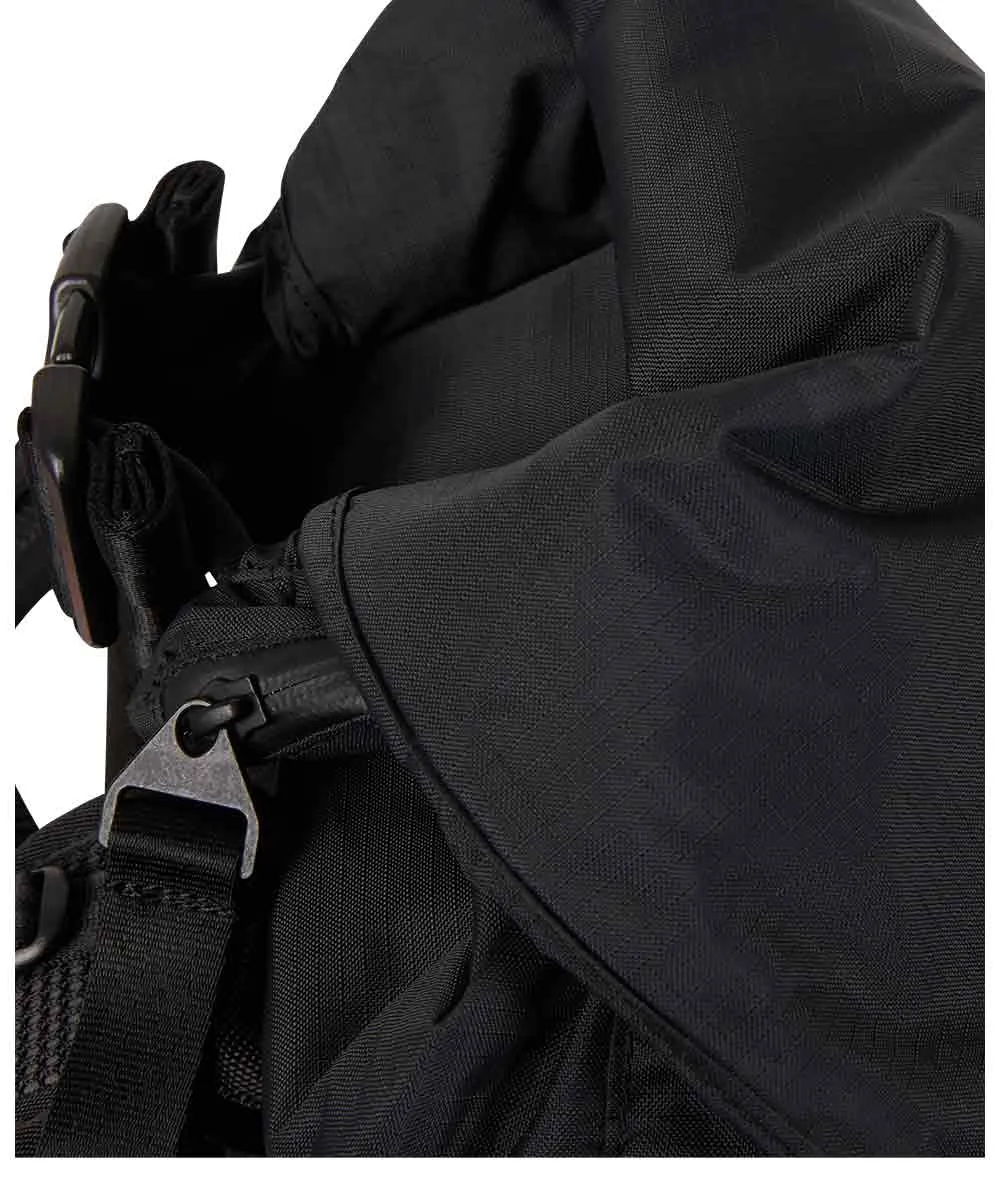 Pinqponq Komut Medium Rucksack aus recycelten PET-Flaschen