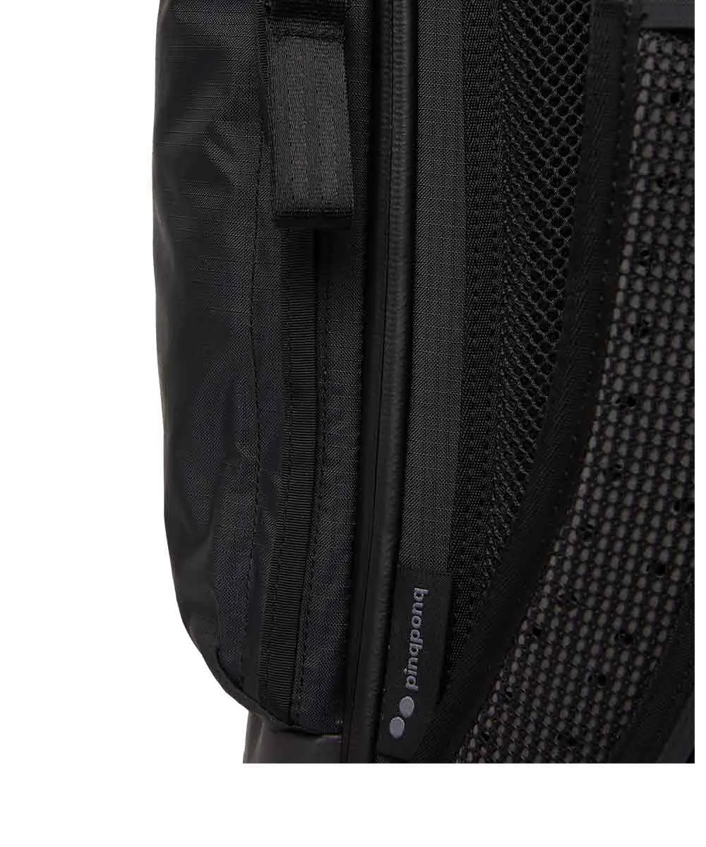 Pinqponq Komut Medium Rucksack aus recycelten PET-Flaschen
