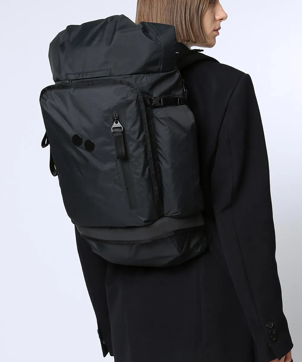 Pinqponq Komut Medium Rucksack aus recycelten PET-Flaschen
