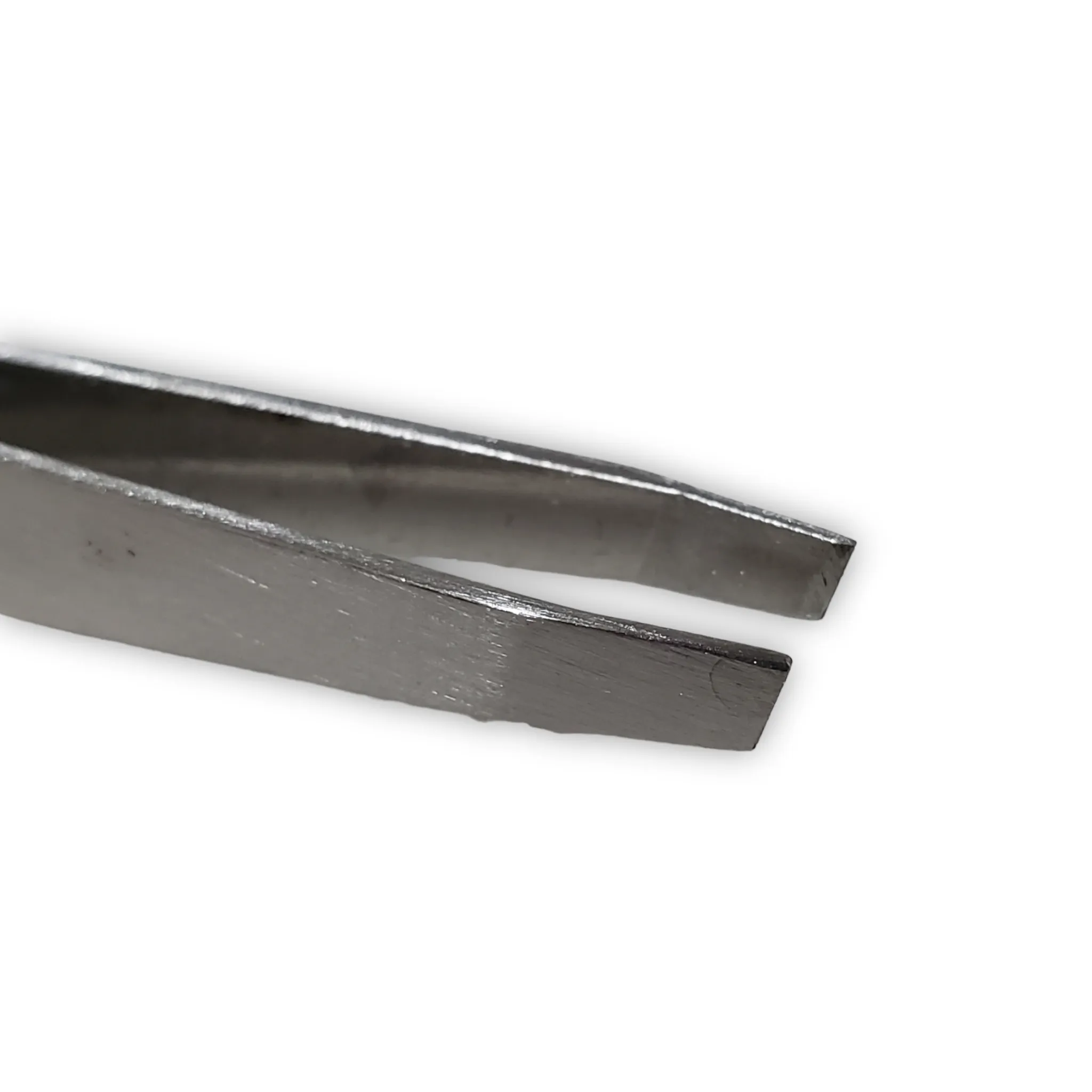 Poppy & Ivy Slant Tip Eyebrow Tweezer